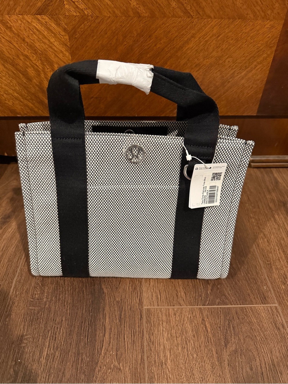 Lululemon athletics Mini Two-Tone Tote in Ivory and Black. NWT. - Picture 3 of 4